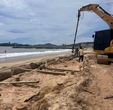 Recuperação do deck da praia - Balneário Piçarras/SC