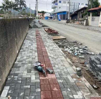 Pavimentação da Rua 5000 - Trecho entre as Ruas Maria Pinto e Manoel Ferreira - Bairro Nossa Senhora da Paz - Balneário Piçarras