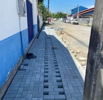Pavimentação da Rua 5000 - Trecho entre as Ruas Maria Pinto e Manoel Ferreira - Bairro Nossa Senhora da Paz - Balneário Piçarras