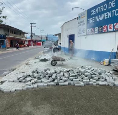 Pavimentação da Rua 5000 - Trecho entre as Ruas Maria Pinto e Manoel Ferreira - Bairro Nossa Senhora da Paz - Balneário Piçarras