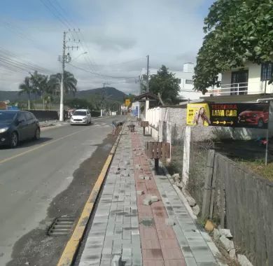 Pavimentação da Rua 5000 - Trecho entre as Ruas Maria Pinto e Manoel Ferreira - Bairro Nossa Senhora da Paz - Balneário Piçarras