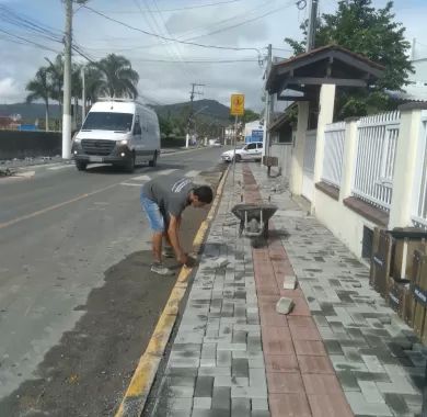 Pavimentação da Rua 5000 - Trecho entre as Ruas Maria Pinto e Manoel Ferreira - Bairro Nossa Senhora da Paz - Balneário Piçarras